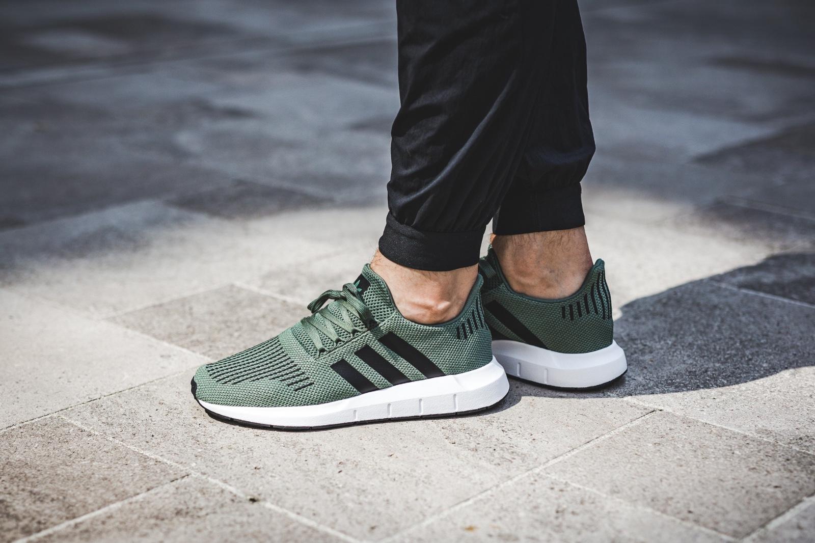 adidas originals swift run虽然没有boost加持,但是300 的价位且男女