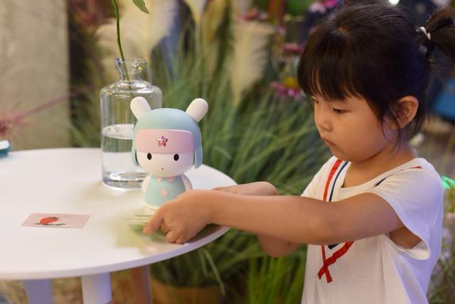 小米生态链又一智能新玩伴--米兔卡片学习机体验