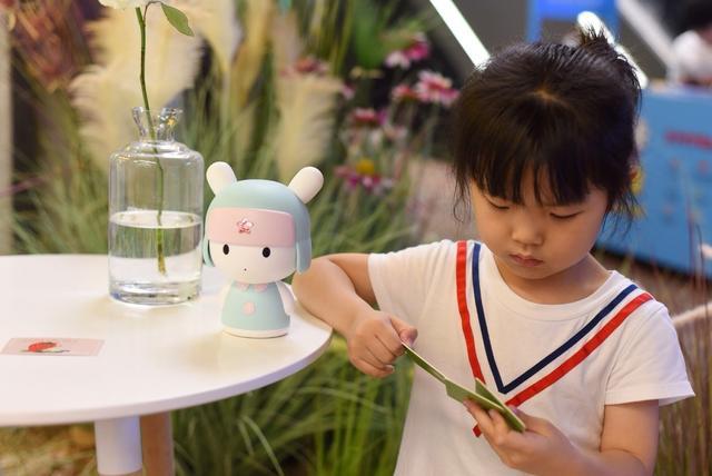 小米生态链又一智能新玩伴--米兔卡片学习机体验