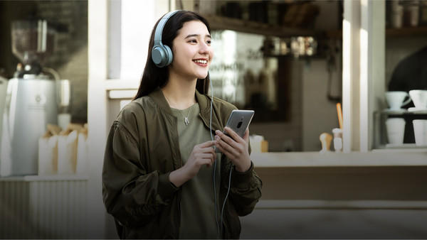 索尼XZ2 Premium评测：不跟随自不凡