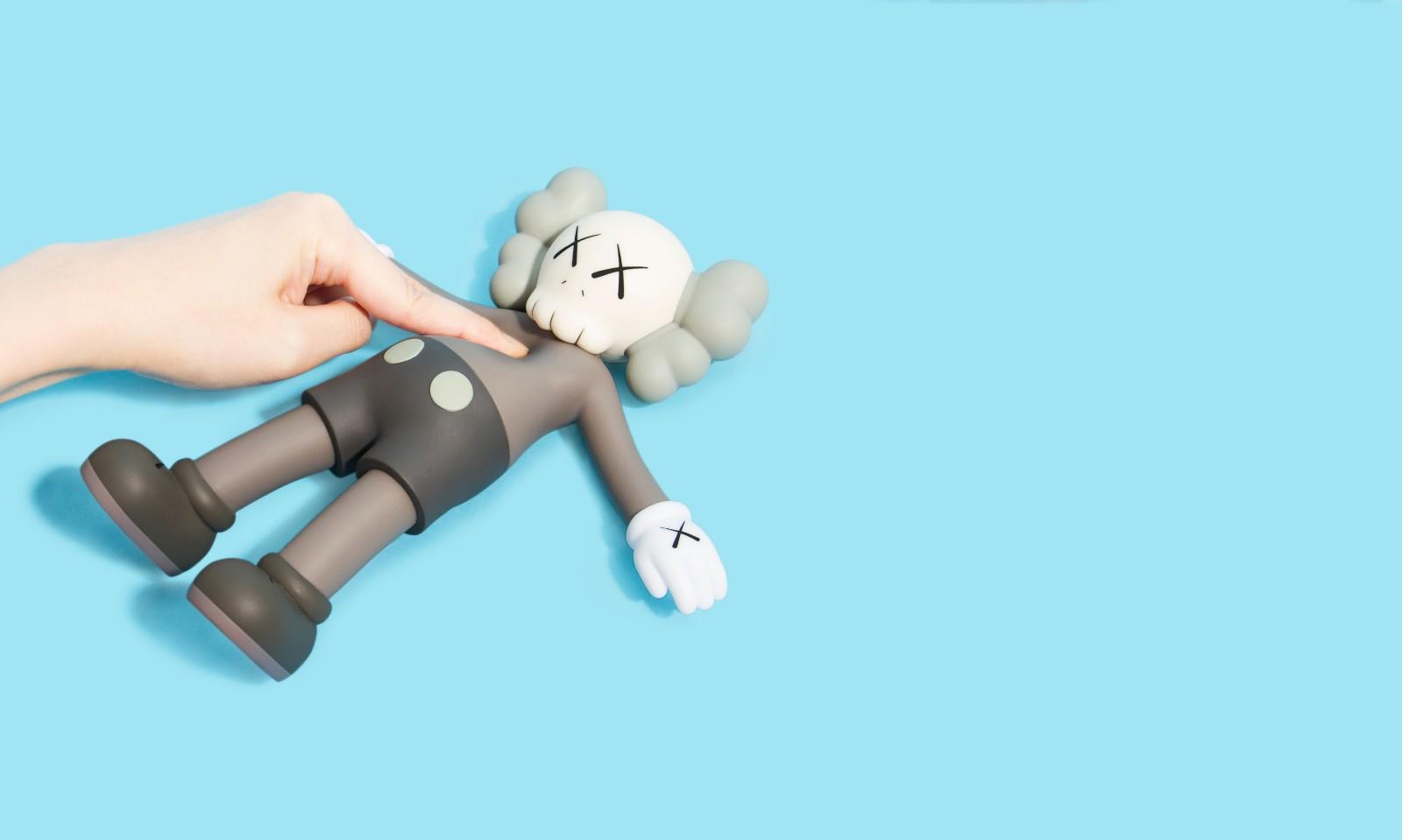 kaws:holiday 限定周边整个系列将在21号undefeated新店开业时发售