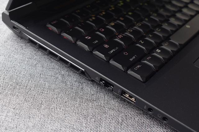 专为电竞而生——机械革命游戏本深海泰坦x8ti plus体验