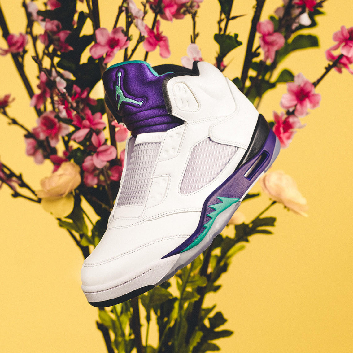 AV3919-135,AJ5,Air Jordan 5 AV3919-135 AJ5 威尔·史密斯生日当天发售！这双白紫 AJ5 入手难度可能不低！