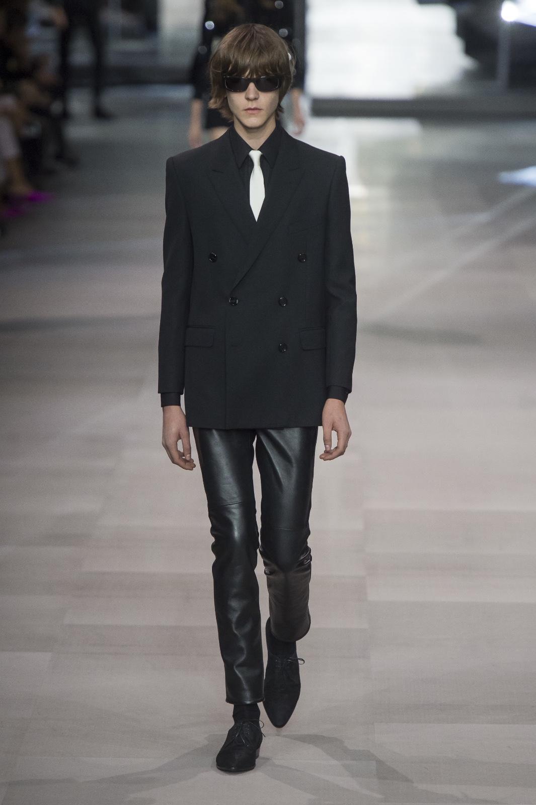 坚持中性摇滚风!hedi slimane执掌的celine究竟值得期待还是失望