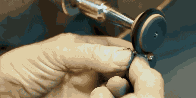 The Shoe Surgeon,定制  不止价值十万美金的镶钻球鞋！出自他手的球鞋，最便宜也要一千美金！