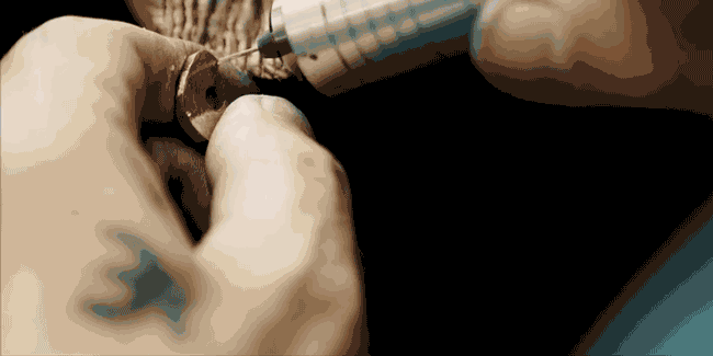 The Shoe Surgeon,定制  不止价值十万美金的镶钻球鞋！出自他手的球鞋，最便宜也要一千美金！