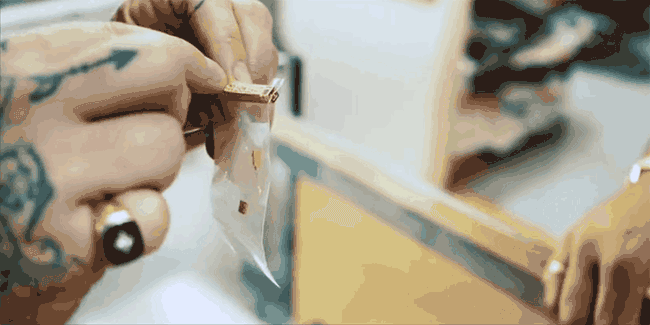 The Shoe Surgeon,定制  不止价值十万美金的镶钻球鞋！出自他手的球鞋，最便宜也要一千美金！