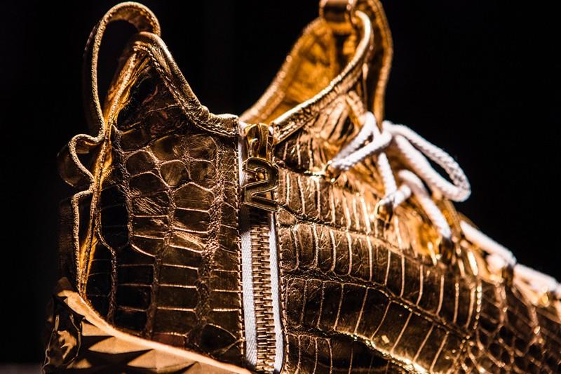 The Shoe Surgeon,定制  不止价值十万美金的镶钻球鞋！出自他手的球鞋，最便宜也要一千美金！