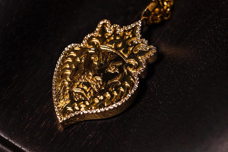 The Shoe Surgeon,定制  不止价值十万美金的镶钻球鞋！出自他手的球鞋，最便宜也要一千美金！