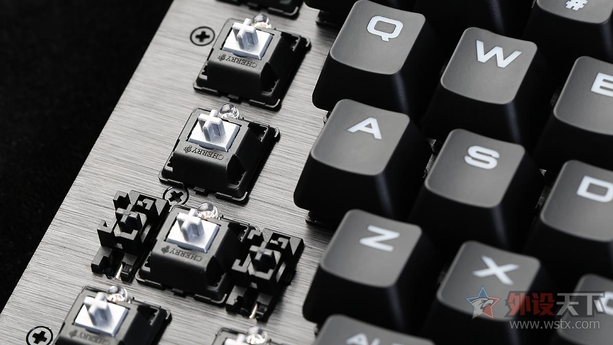 海盗船K65RGB K70RGB K70：“银”轴加持     