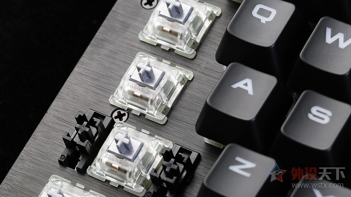 海盗船K65RGB K70RGB K70：“银”轴加持     