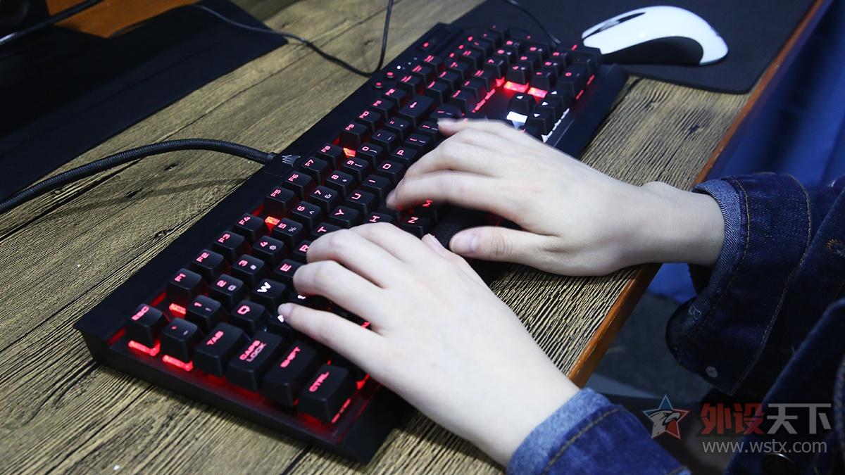 海盗船K65RGB K70RGB K70：“银”轴加持     