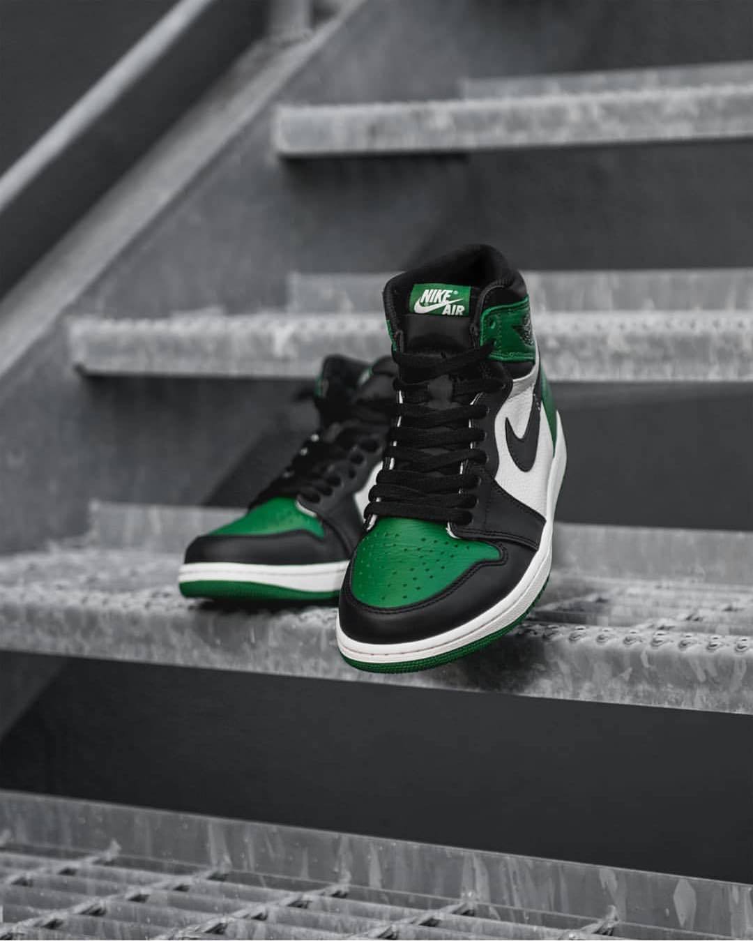 Yeezy,AJ1,Air Jordan 1,OFF-WHI  这是今年称霸球鞋圈的「四大天王」！90% 的人至少买过一双！