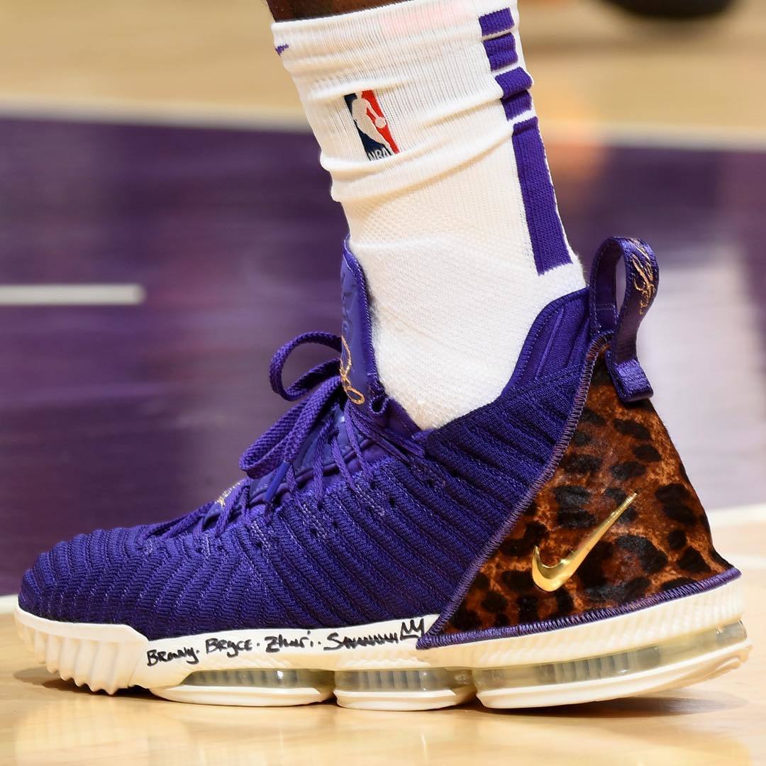 NBA,上脚  真是五花八门什么鞋都有！看看一周 NBA 赛场球鞋上脚精选吧！