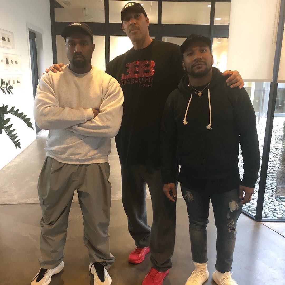 YEEZY,BBB,球哥,亲自,晒出,球爹,与,侃爷,合影,  侃爷辅佐球爹打造 YEEZY x BBB 联名？球哥亲晒二人合影！
