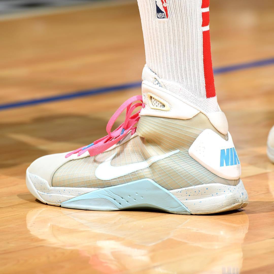 NBA,上脚  真是五花八门什么鞋都有！看看一周 NBA 赛场球鞋上脚精选吧！