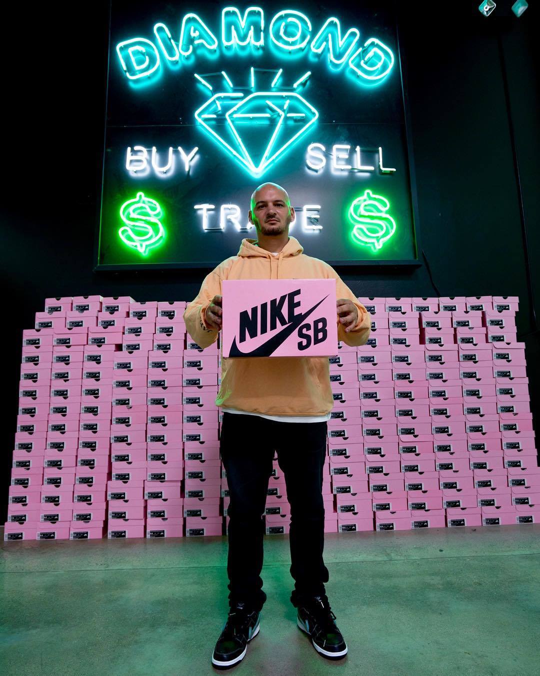 Diamond,Nike,Dunk SB,发售  “钻石” Dunk SB 再度来袭！这次还有可玩性极高的魔术贴设计！