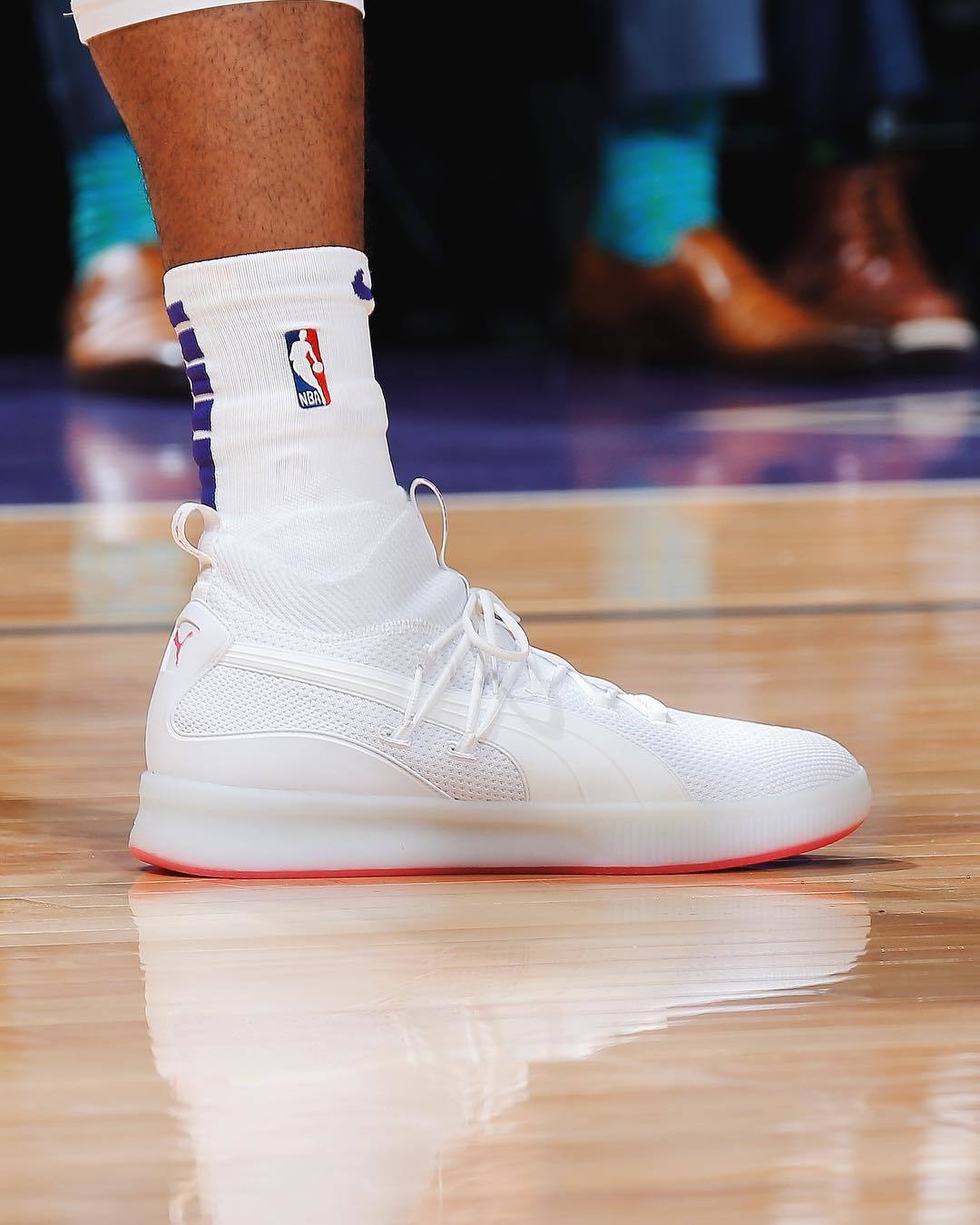 NBA,上脚  真是五花八门什么鞋都有！看看一周 NBA 赛场球鞋上脚精选吧！