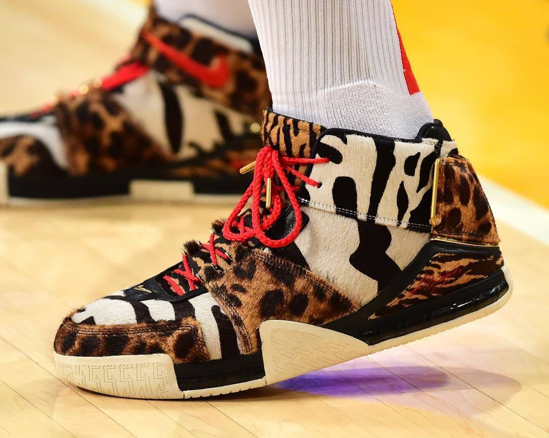 NBA,上脚  真是五花八门什么鞋都有！看看一周 NBA 赛场球鞋上脚精选吧！