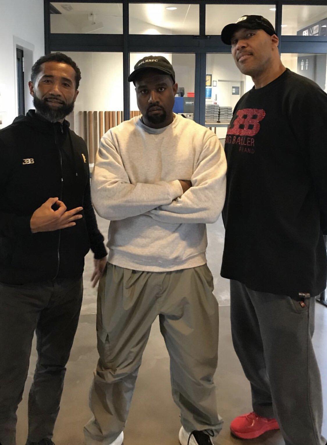 YEEZY,BBB,球哥,亲自,晒出,球爹,与,侃爷,合影,  侃爷辅佐球爹打造 YEEZY x BBB 联名？球哥亲晒二人合影！