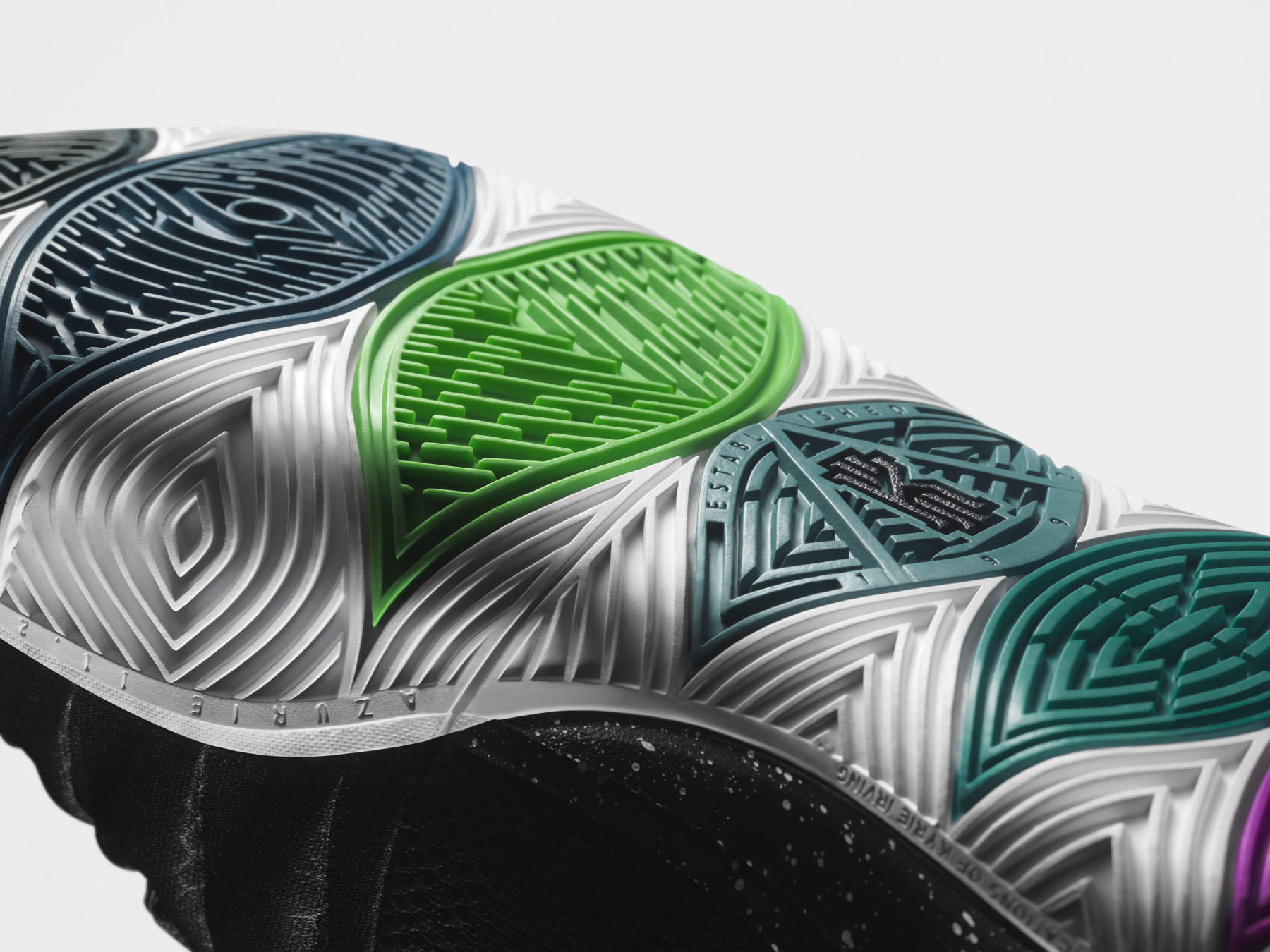 欧文个人第五双签名鞋kyrie5正式发布