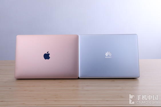Apple MacBook Air 2018款（左）HUAWEI MateBook 13（右）