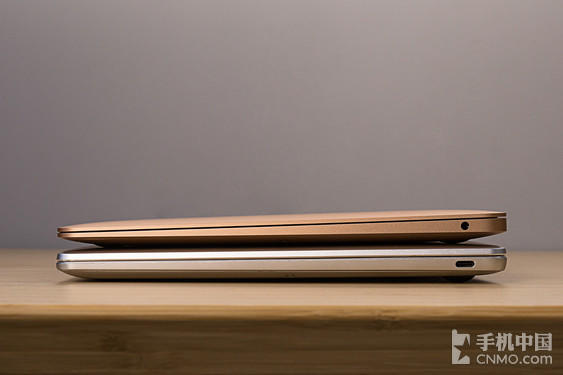 MacBook Air与MateBook 13厚度对比