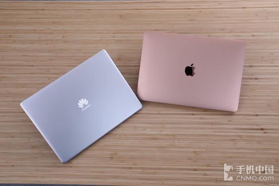 HUAWEI MateBook 13（左）Apple MacBook Air 2018款（右）