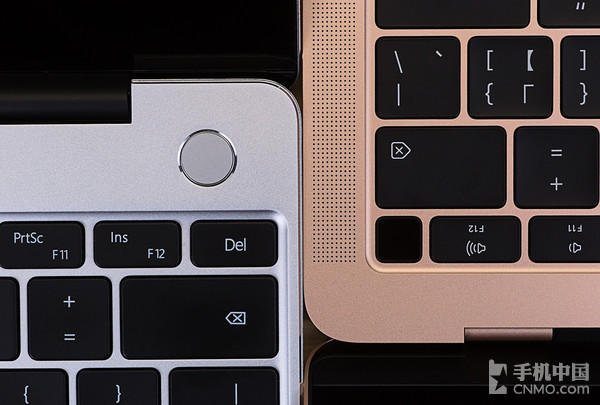 HUAWEI MateBook 13（左）Apple MacBook Air 2018款（右）