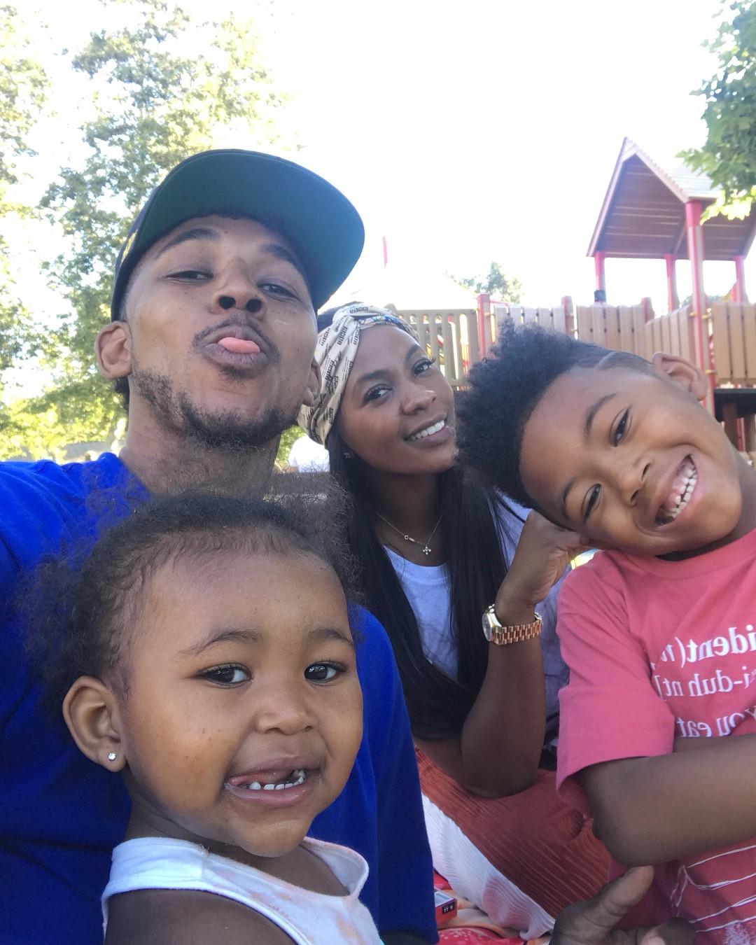 看来这一儿一女不好伺候啊,是不是儿子在要新玩具,女儿在要新衣服,是