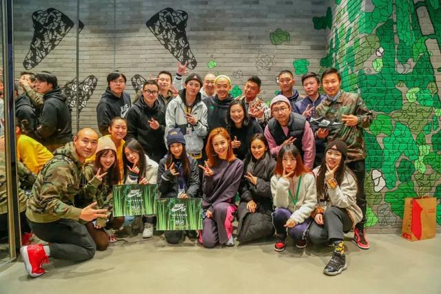劲话论VOL.42：采访了NIKE SB DUNK设计师，他居然说Dunk不舒服！