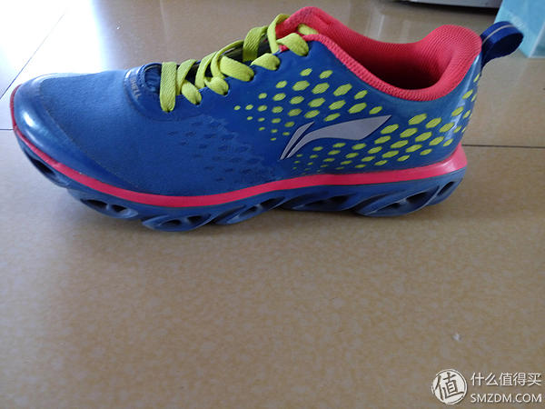 一双舒适的慢跑鞋：LI-NING 李宁 弧五代 深度使用测评（李宁系列测评第一期）