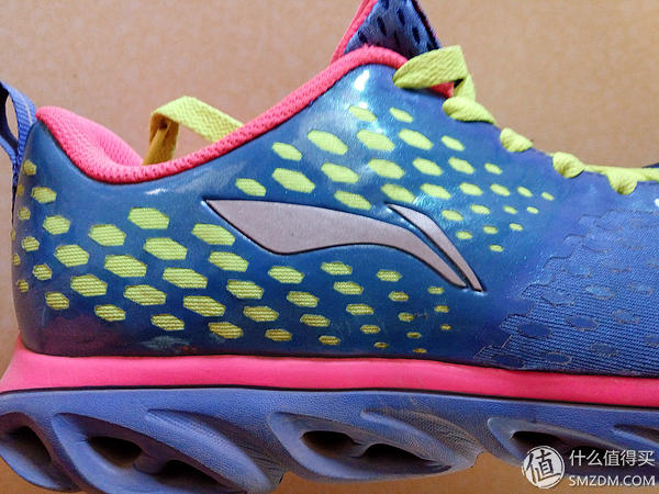 一双舒适的慢跑鞋：LI-NING 李宁 弧五代 深度使用测评（李宁系列测评第一期）