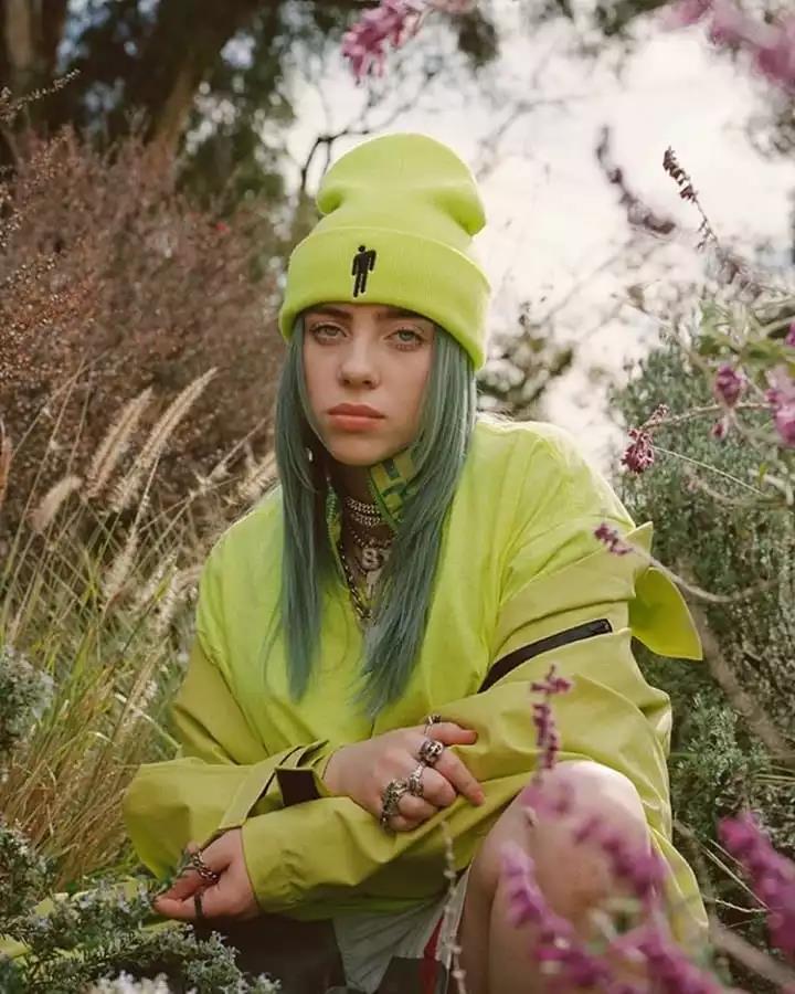 村上隆比伯是她的狂热粉154万粉丝的她个人品牌居然这么划算