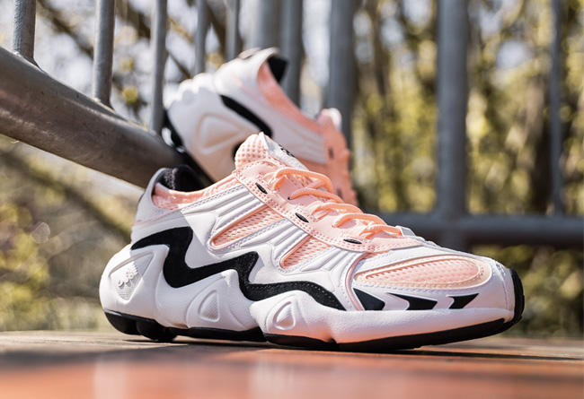 令人着迷的「天足跑鞋」!adidas fyw s-97 官网现已发售