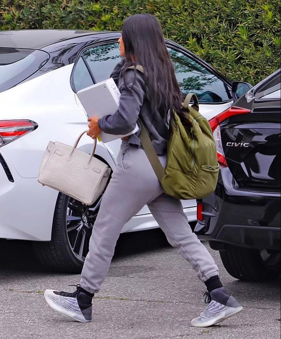 今年必抢的yeezy新品有多少看完花呗额度又不够用了