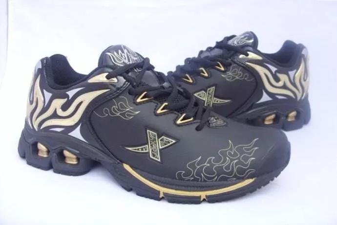 看到谢霆锋出镜的特步广告,印象最深的就是风火系列的风火九代篮球鞋