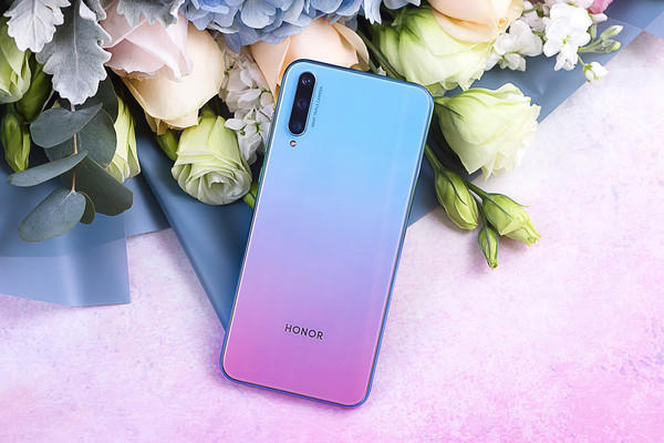 荣耀20青春版评测4800万拍照与蓝粉撞色解锁你的美