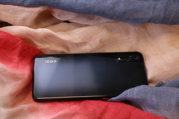 吹爆这款电竞青年旗舰机王iqooneo简单上手体验