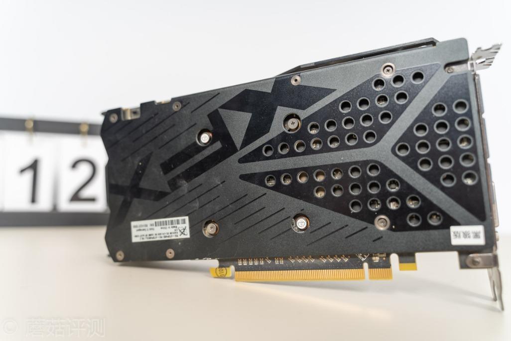 使用四年散热效果和全新几乎一致讯景rx4704g黑狼版显卡清灰