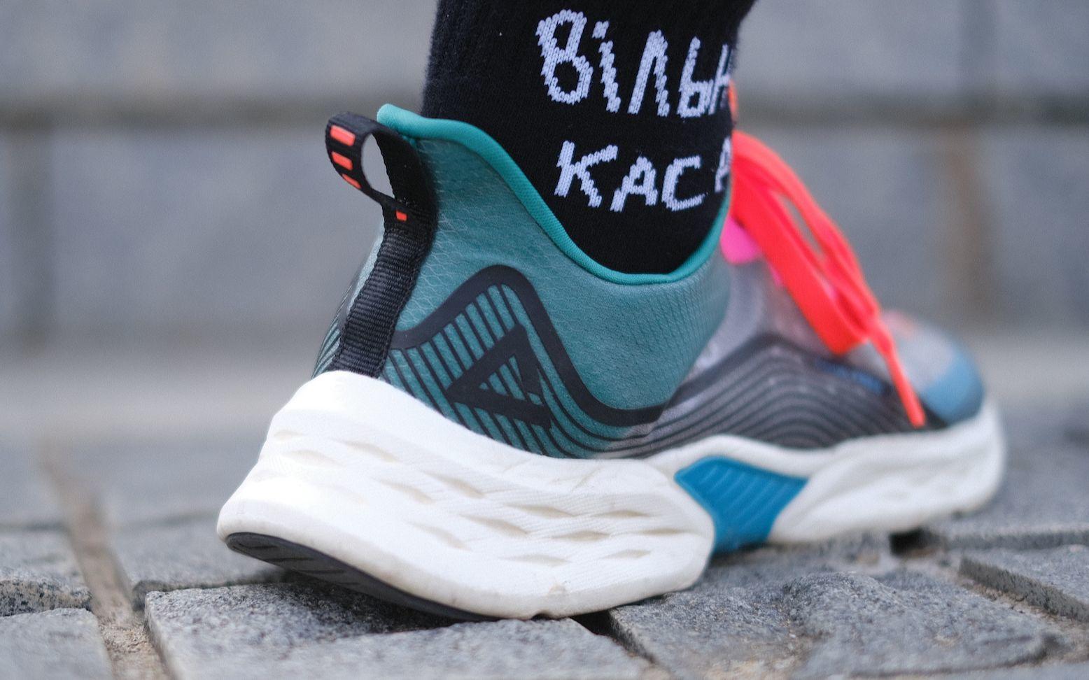 匹克氢弹亚当球鞋vol35匹克氢弹跑鞋测评你散步的好伴侣