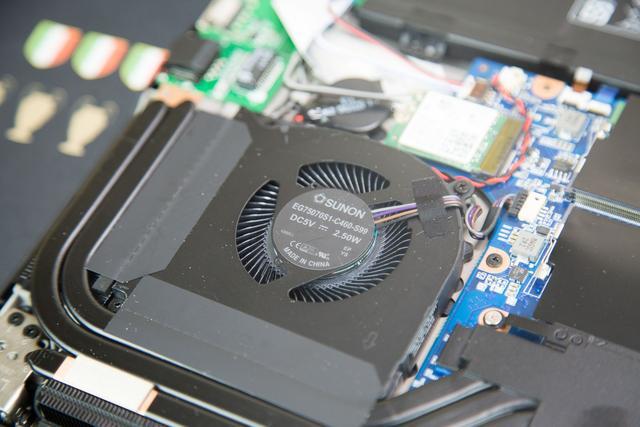 17.3的屏笔电仅15.6的机身？机械革命X8Ti Plus测评