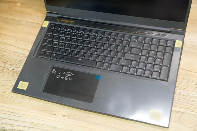 17.3的屏笔电仅15.6的机身？机械革命X8Ti Plus测评