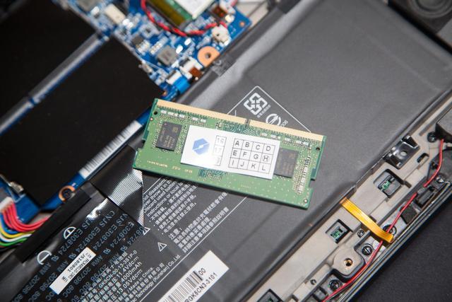 17.3的屏笔电仅15.6的机身？机械革命X8Ti Plus测评