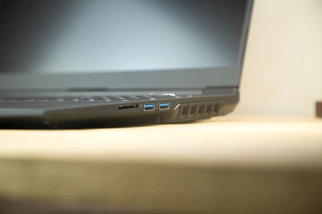 17.3的屏笔电仅15.6的机身？机械革命X8Ti Plus测评