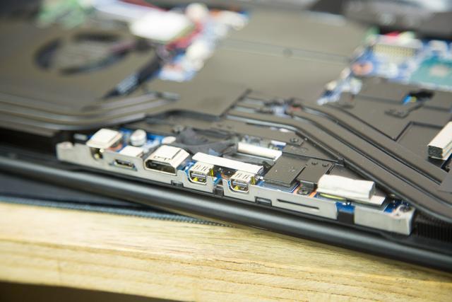 17.3的屏笔电仅15.6的机身？机械革命X8Ti Plus测评