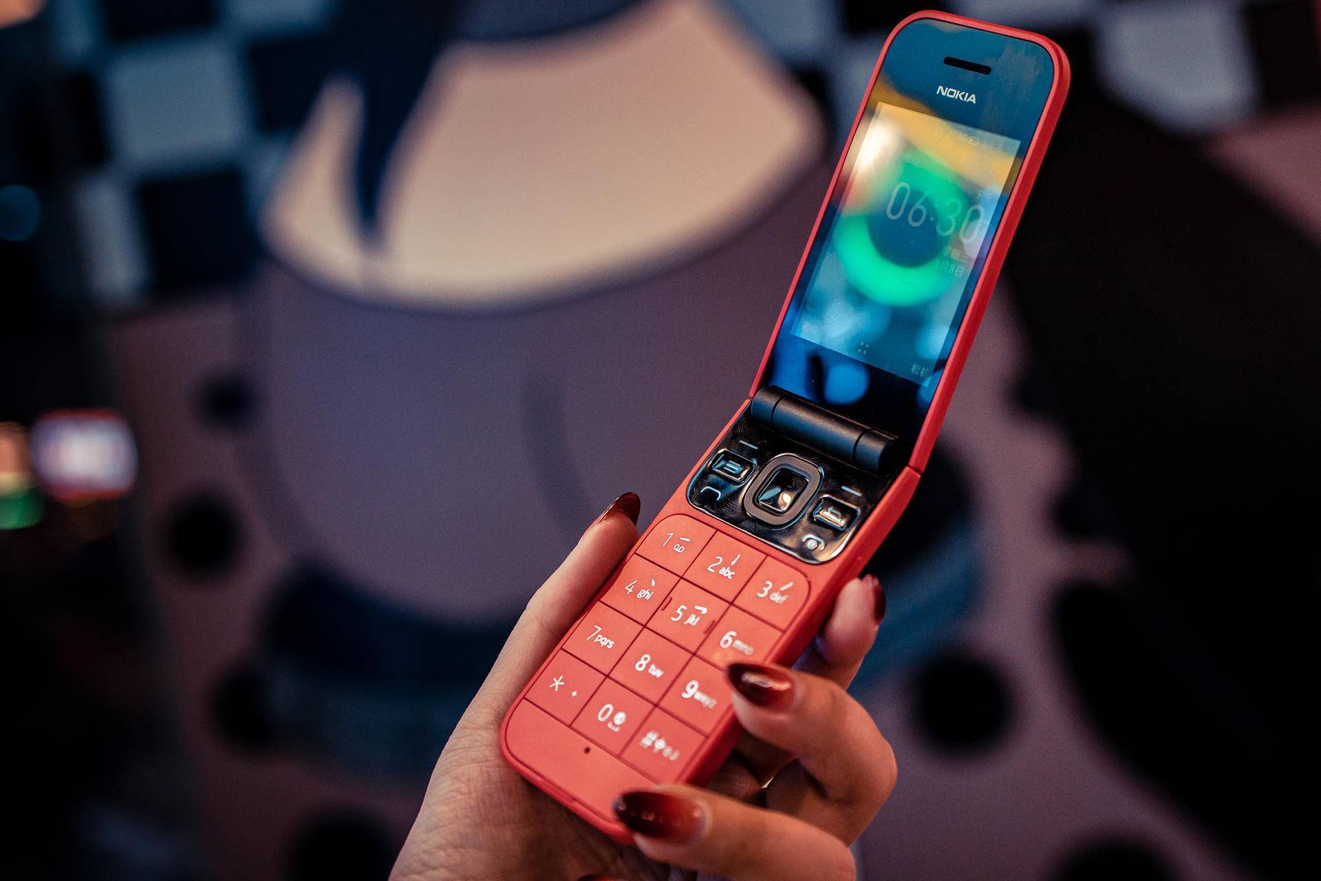 情怀加持的4g翻盖机诺基亚2720体验