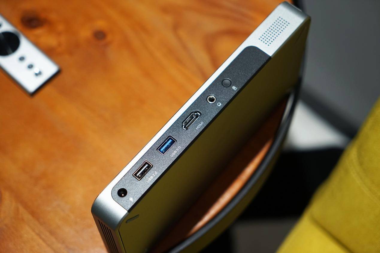 极米newz4air评测家里能嗨办公室更嗨