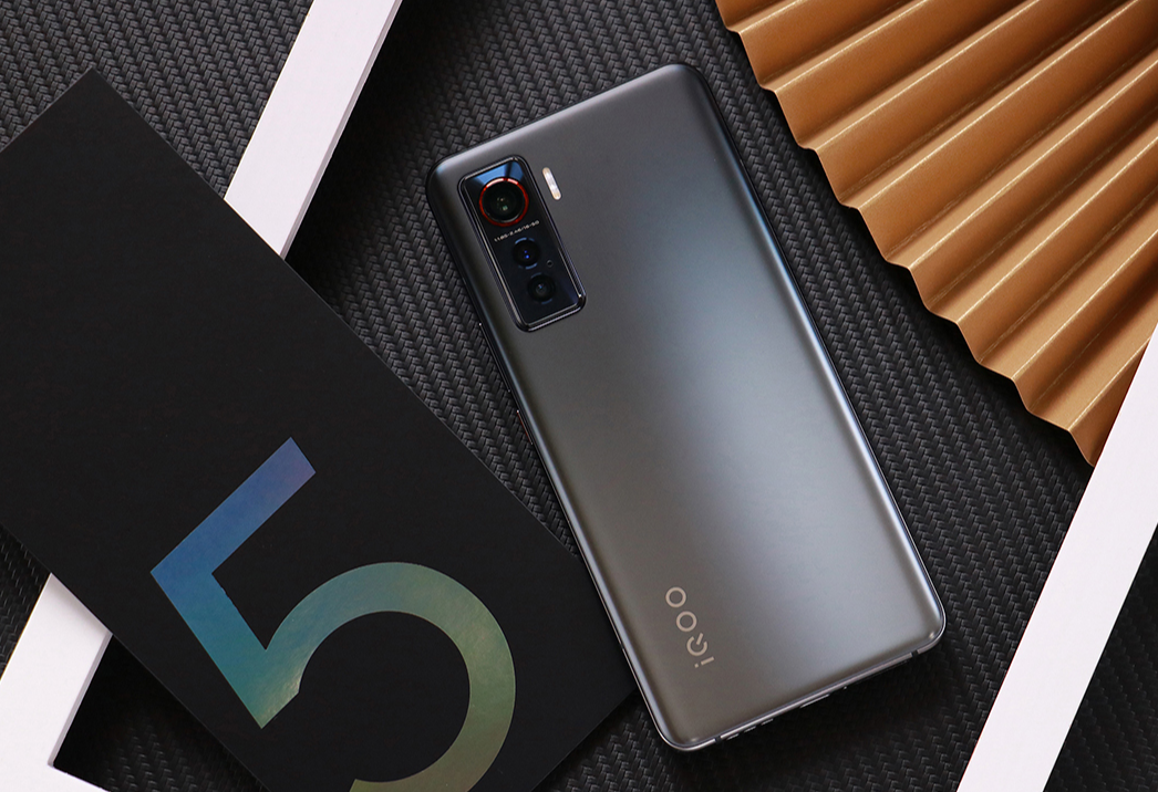 iqoo5图赏4k价位的全能旗舰实力强也足够好看