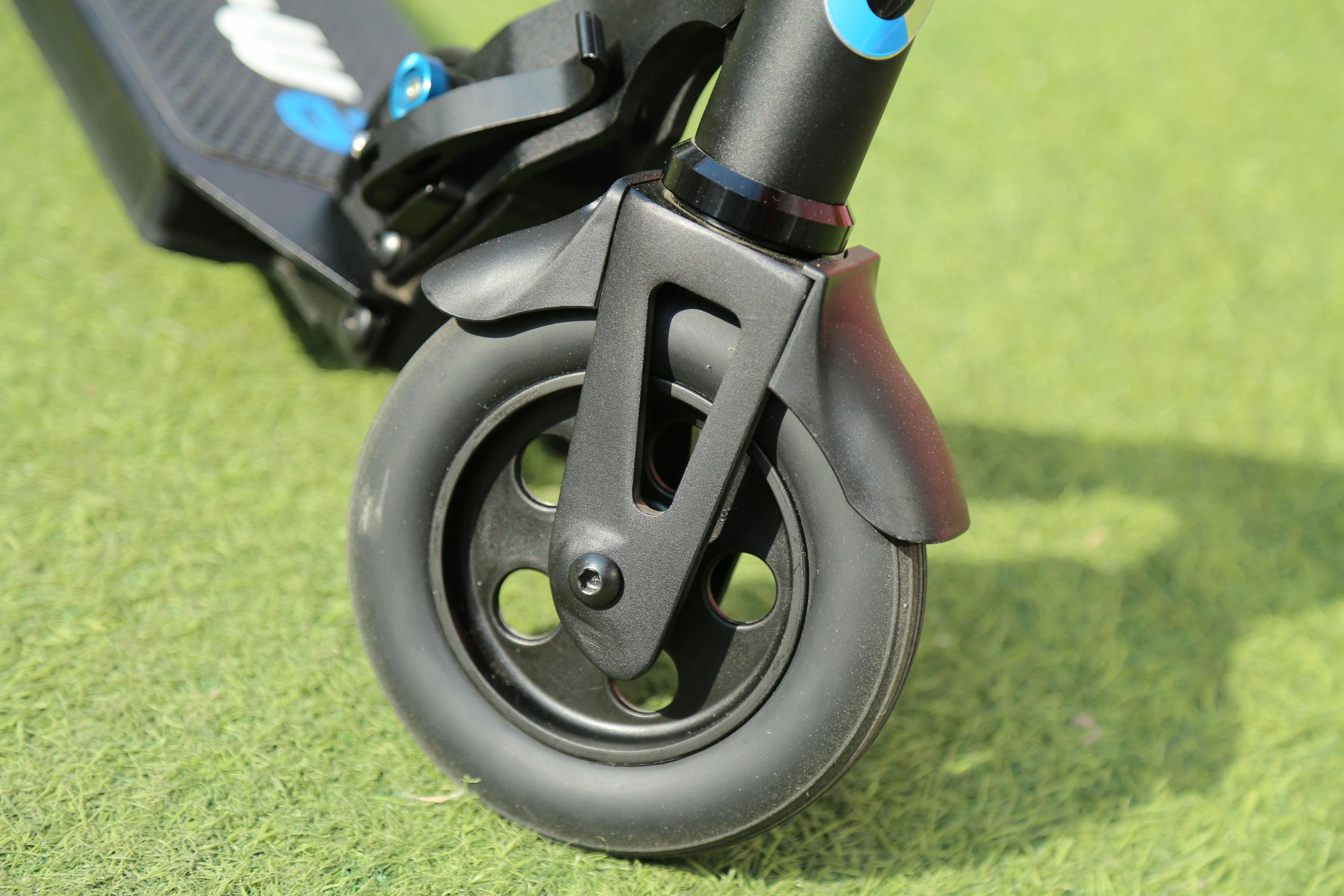 玩转滑板车运动充点电micro米高电动滑板车